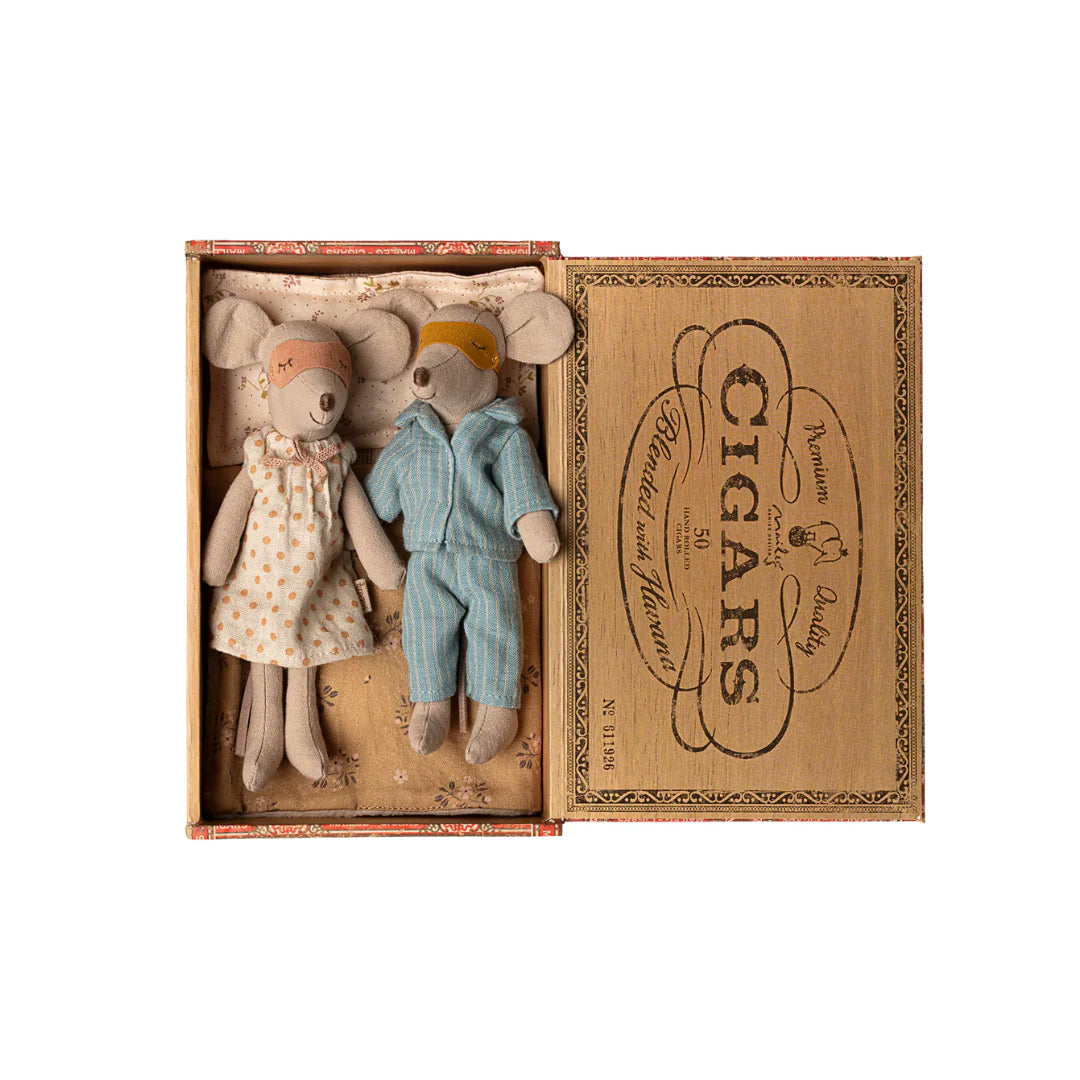 Mum & Dad Mice in Cigar Box