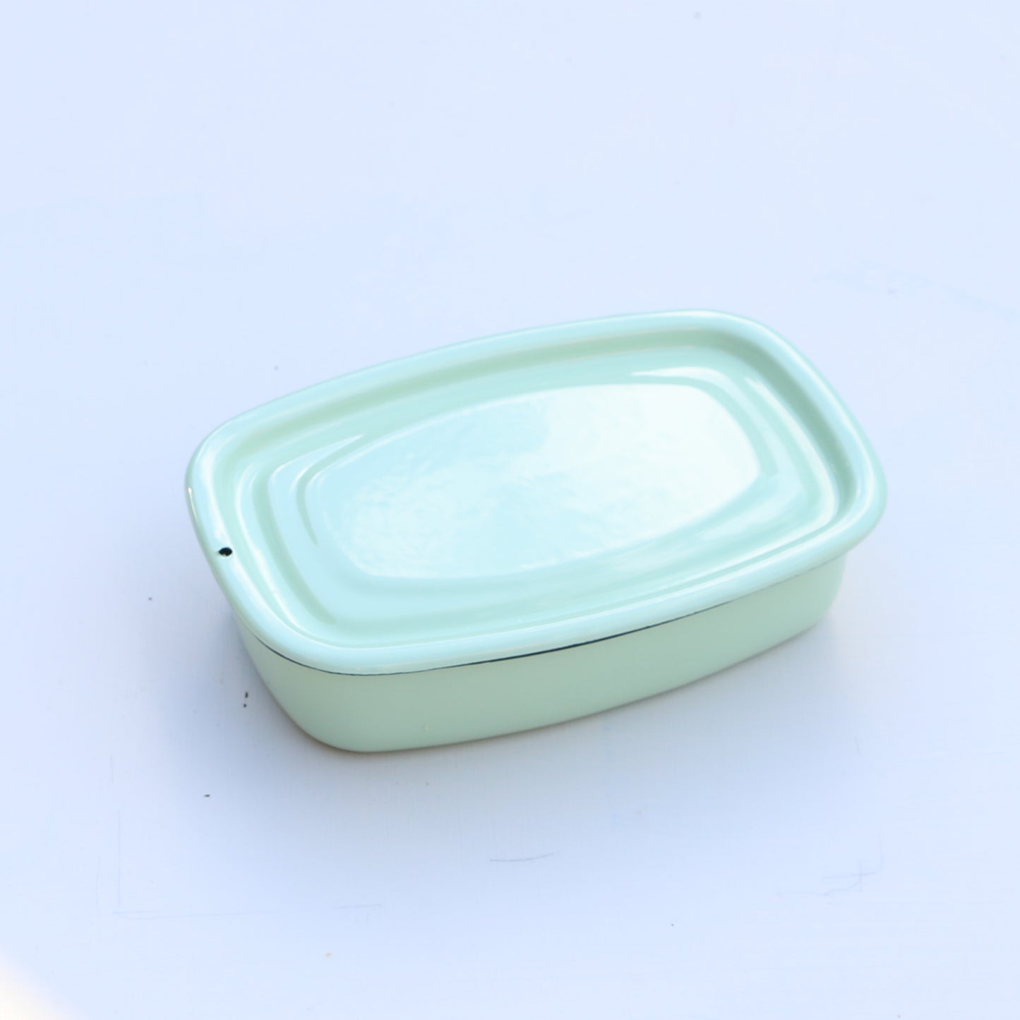 Enamel dish and lid: Large light green