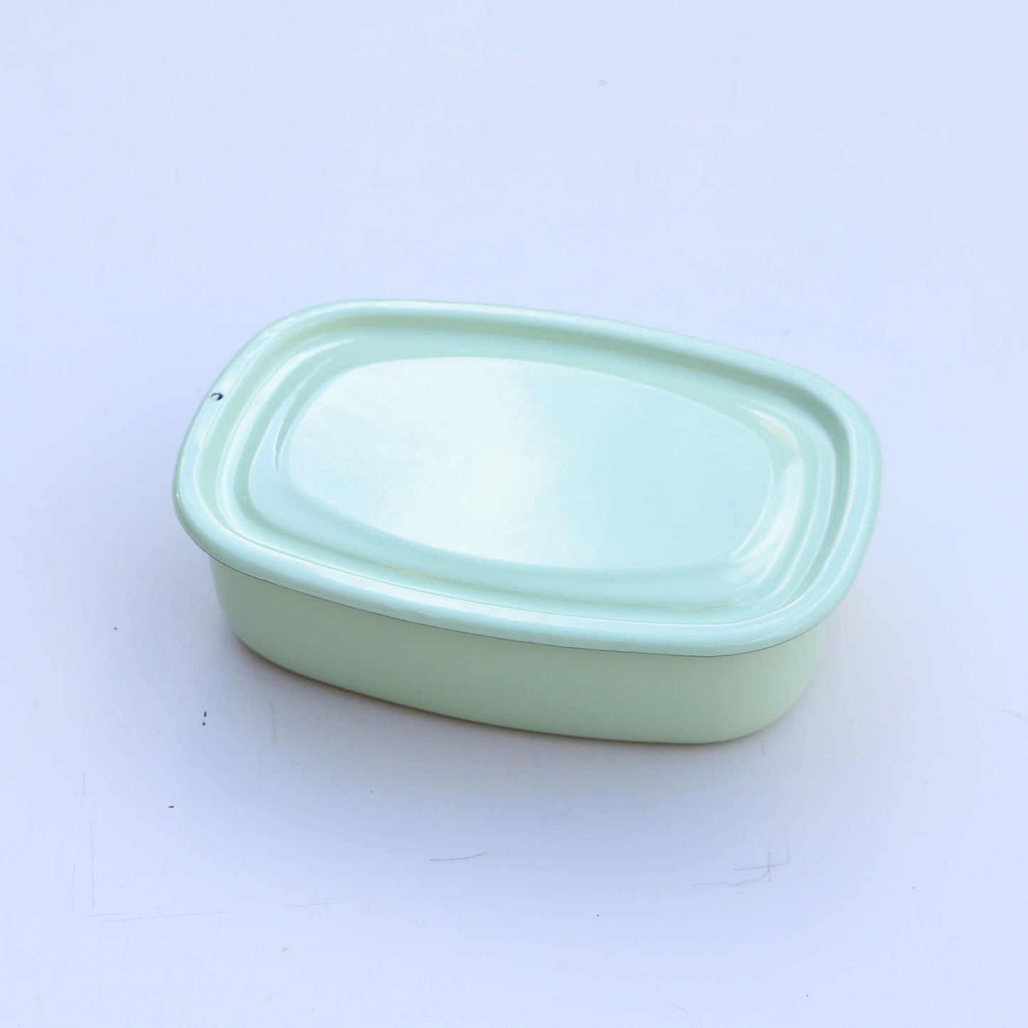 Enamel dish with lid: Small light green