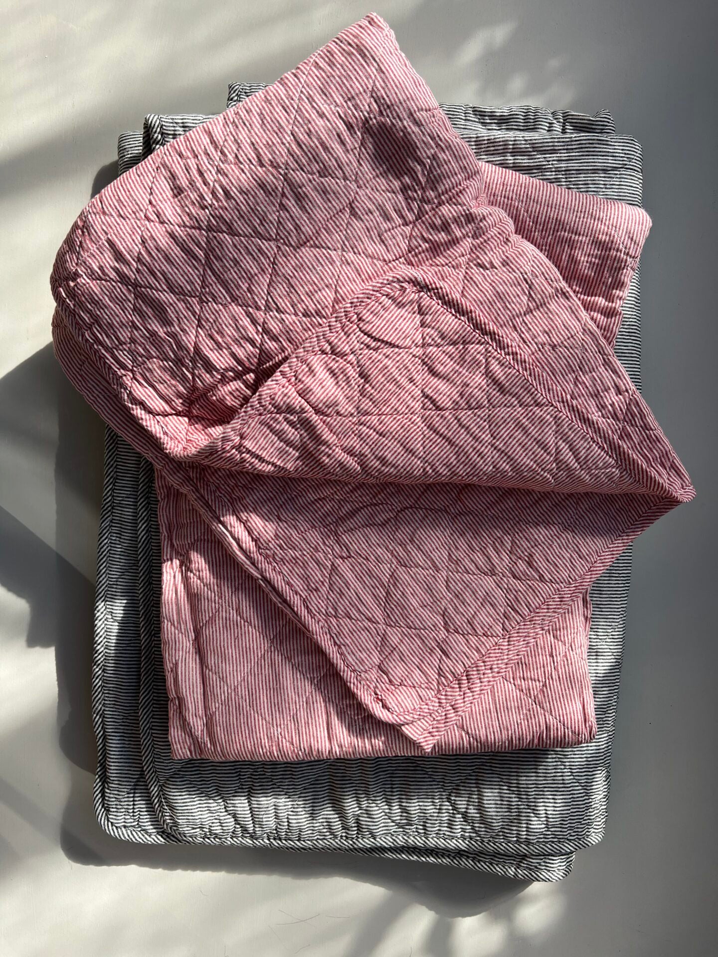 Striped Quilt White/Dark Grey