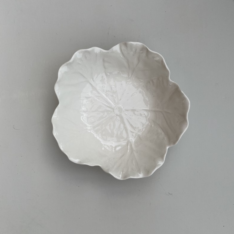 BORDALLO White Cabbage Leaf Bowl Small