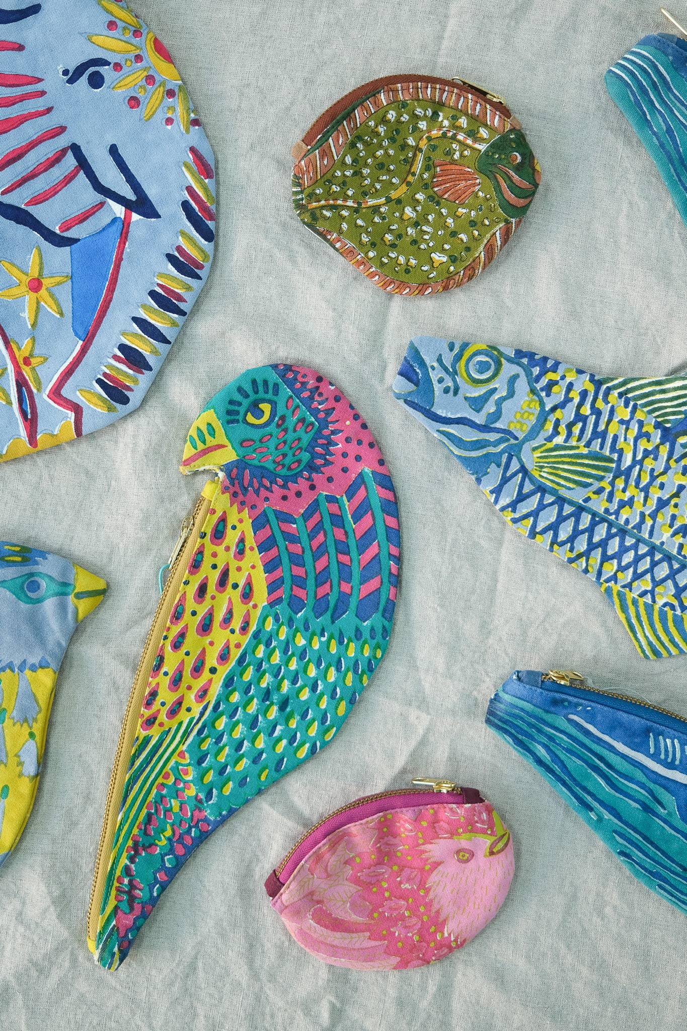 Parrot Pouch