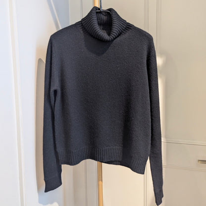 Jumper 1234 - Light Roll Collar / Black