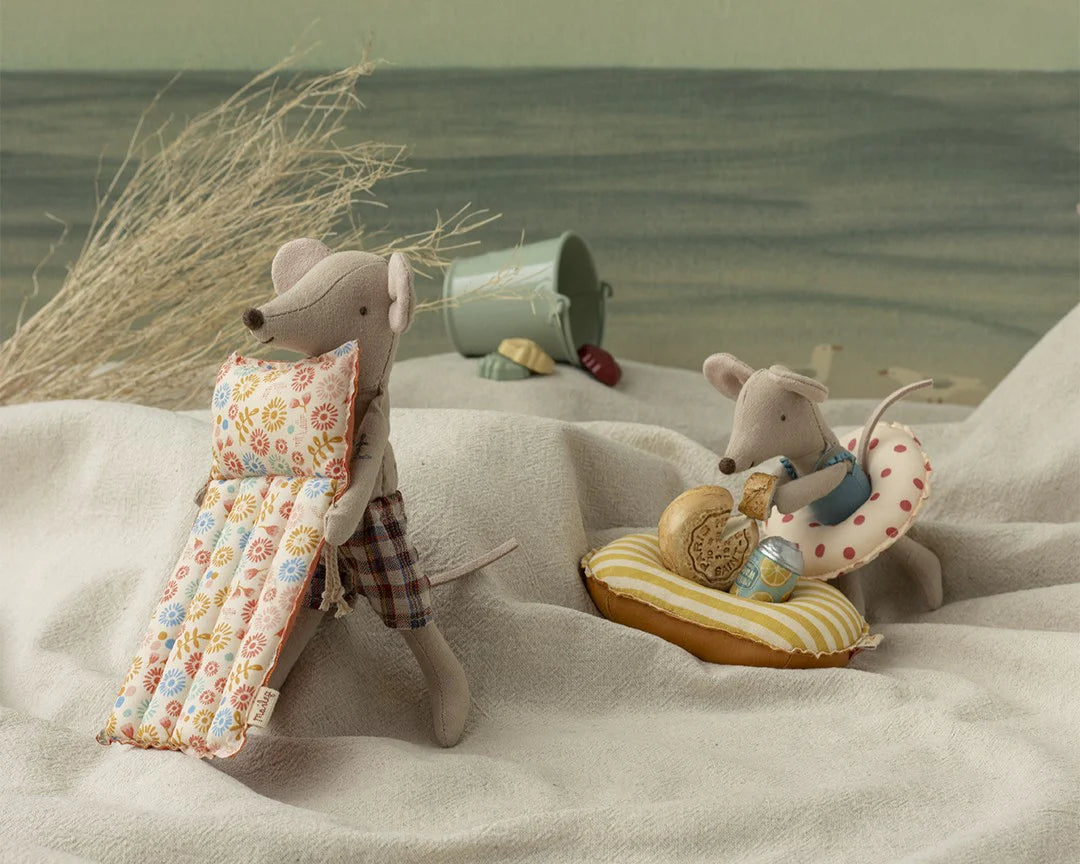 Beach Mouse with Air Mattress - Dad