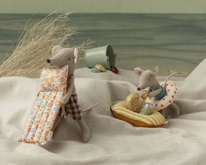 Beach Mouse with Air Mattress - Dad