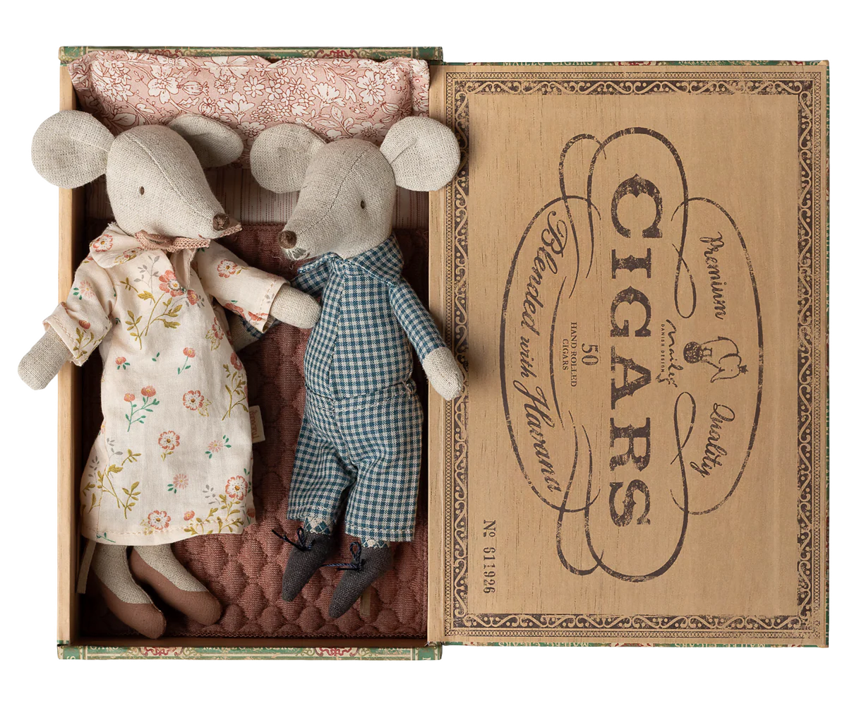 Grandma & Grandpa Mice in Cigar Box