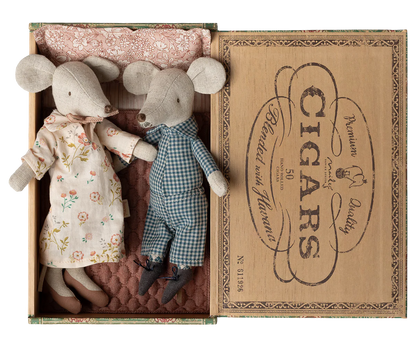 Grandma & Grandpa Mice in Cigar Box