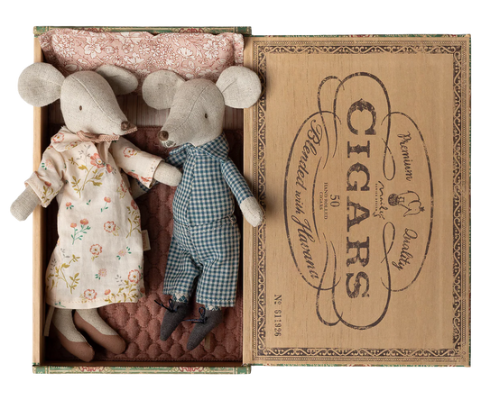 Grandma & Grandpa Mice in Cigar Box
