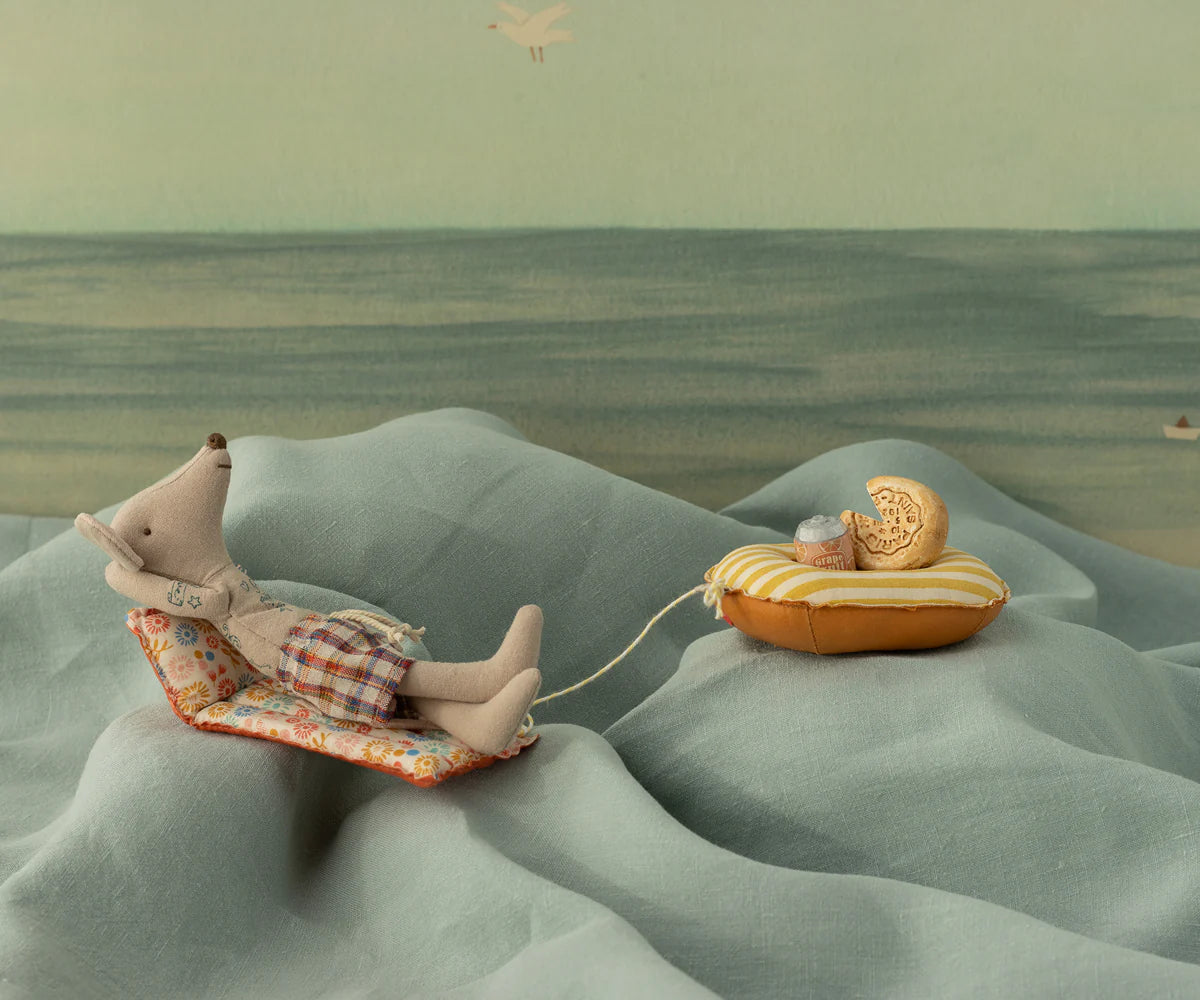 Beach Mouse with Air Mattress - Dad