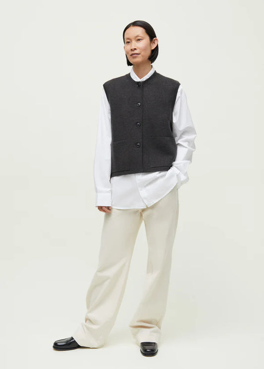 Elva Vest - 100% Merino Wool / Dark Brown