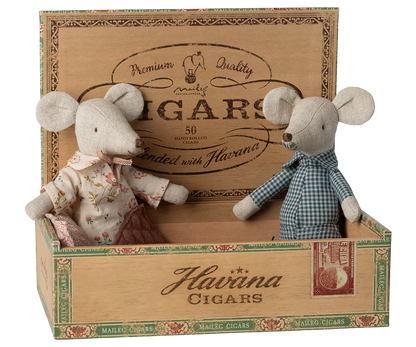 Grandma & Grandpa Mice in Cigar Box