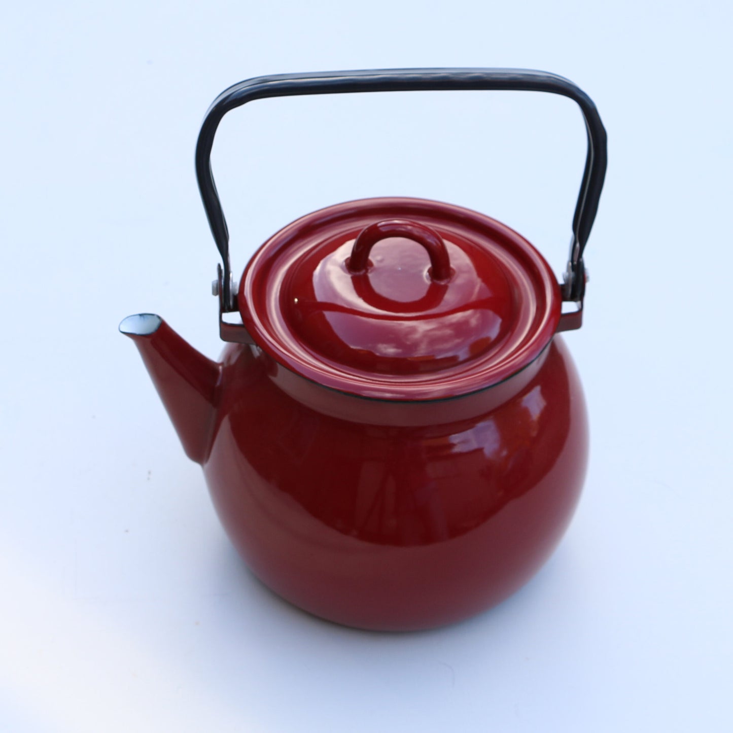 Enamel kettle: Large, Dark Red