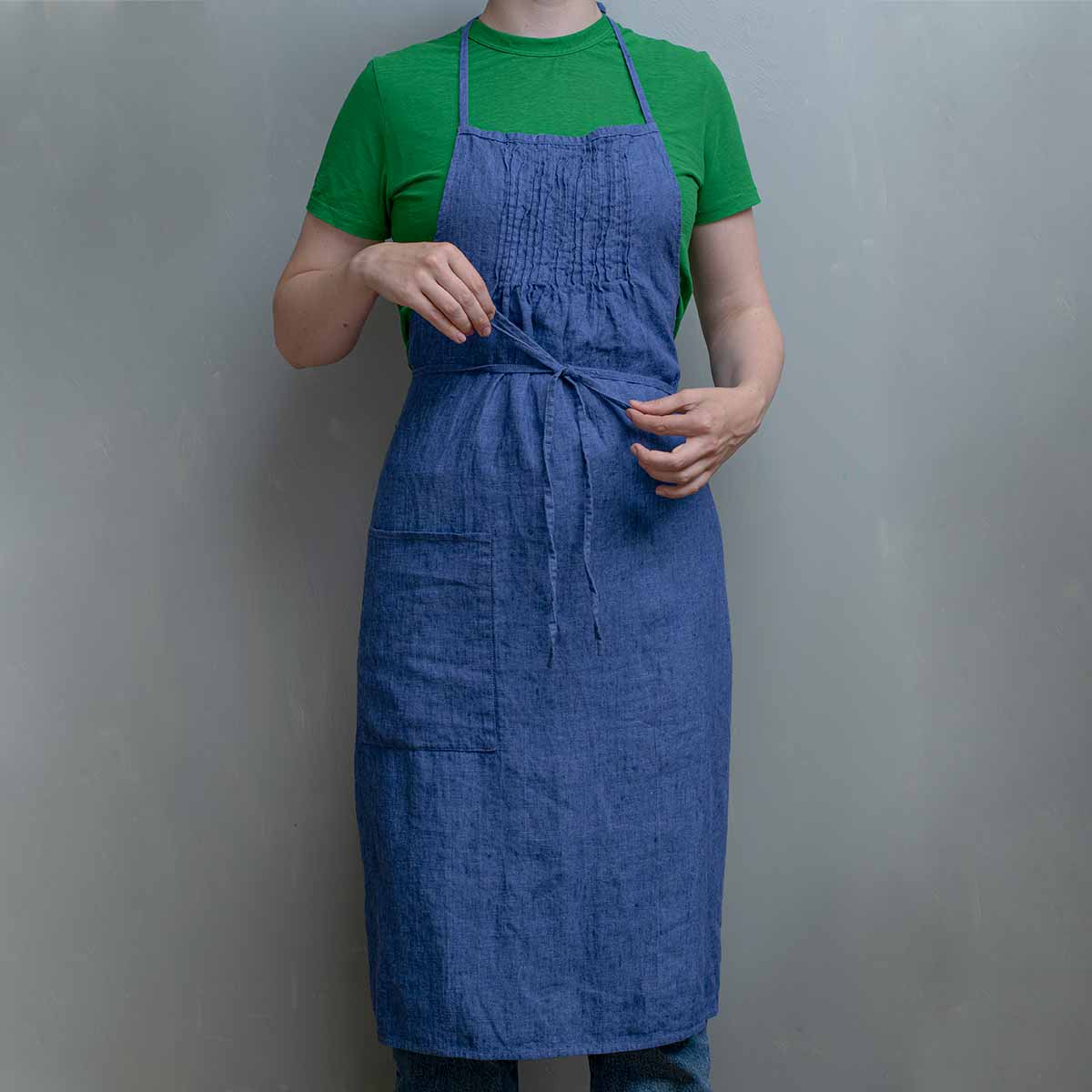 Linen 'Sabine' blue apron